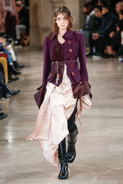 Look 16